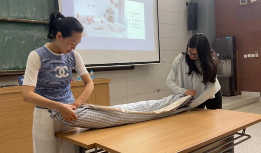 收纳专家进宿舍 方寸之地焕新颜 ——我校成功举办"宿说新语·收纳有方"专题培训活动