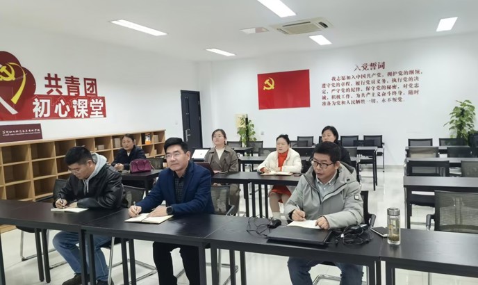 我校组织观摩党的二十届四中全会精神融入思政课示范展示活动