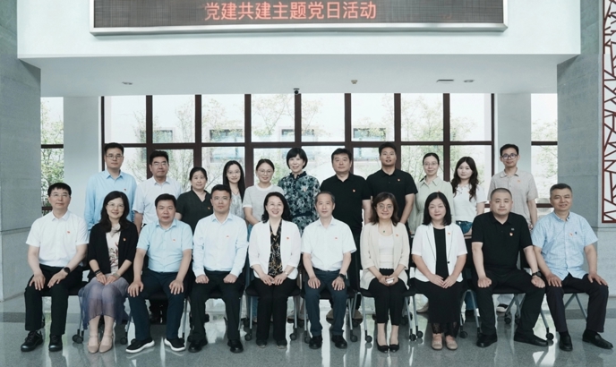 我校与江苏省教科院联合开展主题党日活动